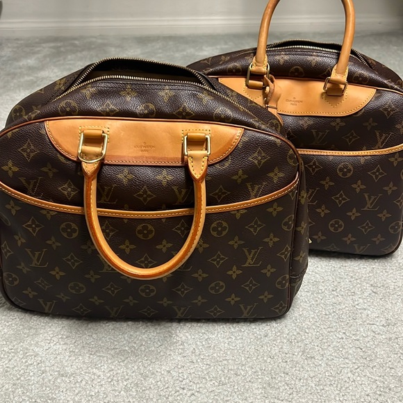 Authentic Louis  Vuitton Deauville  Bowling vanity bag !!! ❤️ - Picture 7 of 17